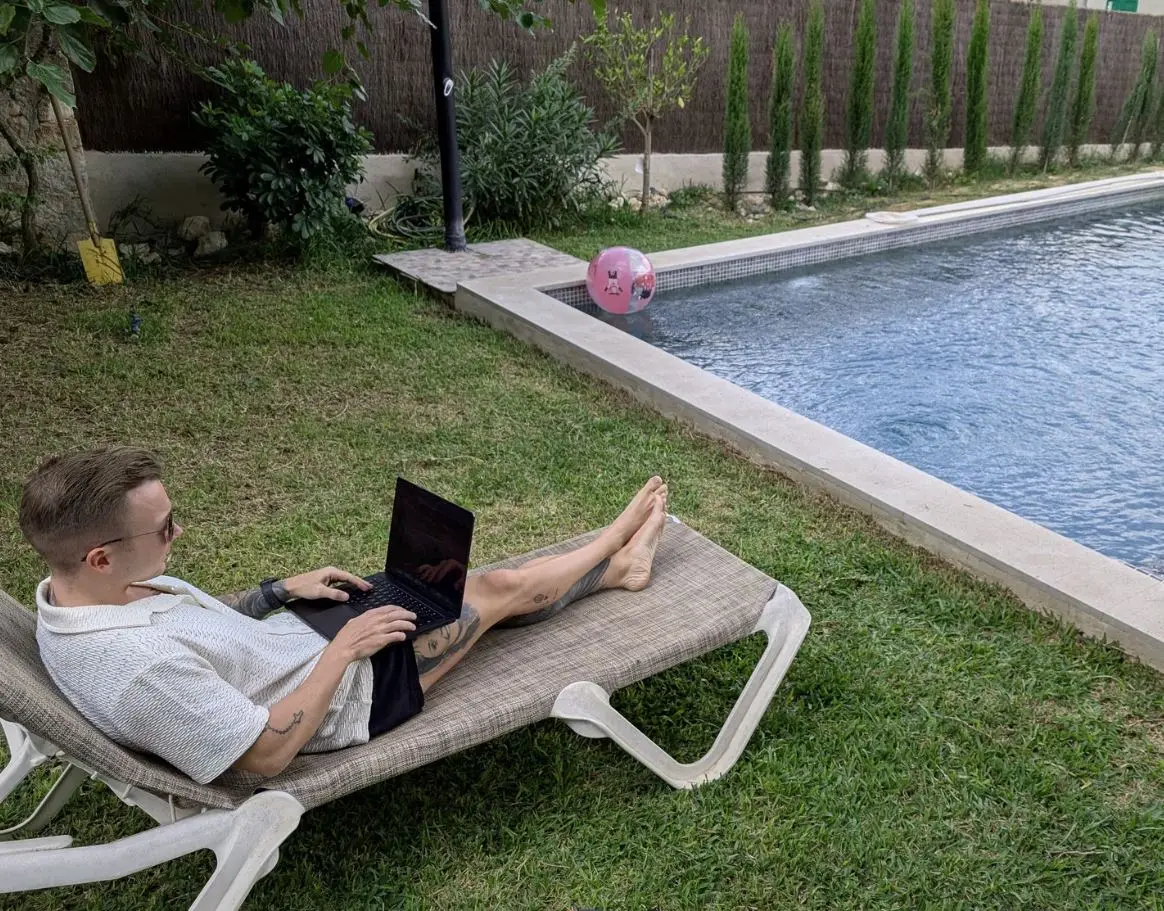 Kontoret ved poolen